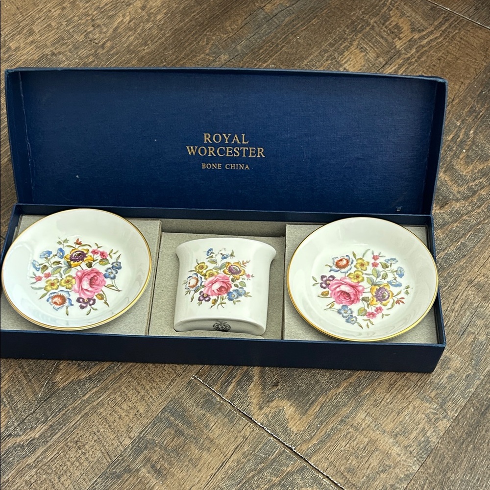 Royal Worcester Floral Bone‎ China Vanity Set with Pink Roses and Gold Trim